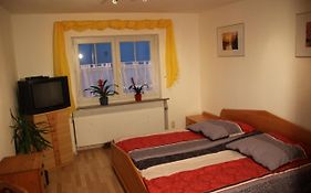 Ferienwohnung Mit 4 Schlafzimmer Fuer 2 Bis 9 Gaeste----Apartment With 4 Bedrooms For 2 To 9 Guests