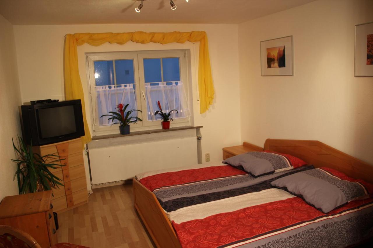 Ferienwohnung Mit 4 Schlafzimmer Fuer 2 Bis 9 Gaeste----Apartment With 4 Bedrooms For 2 To 9 Guests Nürnberg Exterior foto