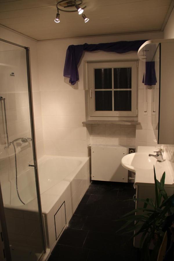 Ferienwohnung Mit 4 Schlafzimmer Fuer 2 Bis 9 Gaeste----Apartment With 4 Bedrooms For 2 To 9 Guests Nürnberg Exterior foto